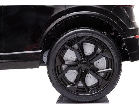 Samochód na akumulator Audi RS Q8 Światła LED MP3 Pilot Czarny